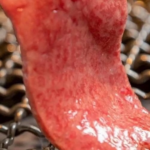 【乾杯ドリンク付】《月～木限定》牛塩タンや黒毛和牛などお得に厳選肉を味わえる『肉食コース』