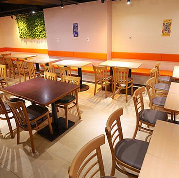 明るく清潔な店内は、アットホームな空気感が漂い、初めての方でもリラックスして過ごせます。地下鉄本町駅から徒歩6分、OWL瓦町ビル地下1階にあるのアクセスも非常にスムーズ。残業後の夕食や休日のショッピング帰りにも立ち寄りやすい好立地。細やかな気配りと温かなおもてなしで、どのような場面でも快適です◎