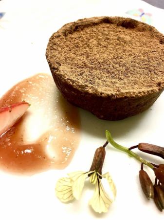 ナッツ入りカラメルチョコレートタルト