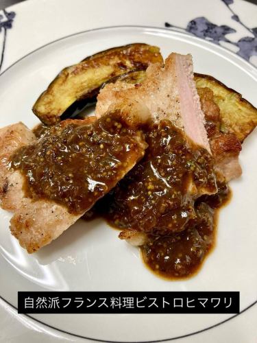 "Wakayama TON TON Farm Pork Loin Steak with Mustard Sauce"
Today's recommendation.
Because the pigs are raised with care without the use of chemicals or genetically modified feed,
Eating it will make you smile.
When this meat arrives at the restaurant, the first thing that makes me smile is that I'm actually really looking forward to this meal.So I hope it will make you all smile too.
I hope you enjoy the golden combination of my favorite pork and my favorite mustard sauce.
We hope that our sunflower dishes will make you feel relaxed and refreshed!
I look forward to meeting you
#BistroHimawari#BistroHimawari
#FrenchBistro
#Natural French
#organic
#No additives #No chemical seasonings
#Rokkomichi Gourmet
#Nada Ward Gourmet
#Kobe City Gourmet
#Girls get-together
#AnniversaryDinner
#Birthday
#Take-out

Natural French cuisine
Bistro Himawari
078-856-8789
@bistro.himawari
 
address
3-1-29 Fukadacho, Nada Ward, Kobe City
TEL 078 856 8789
 
3 minutes walk from Rokkomichi Station on the JR Kobe Line
Approximately 13 minutes walk from Hankyu Rokko Station
9 minutes walk from Hanshin Shinzaike Station
 
On the website
You can make a reservation online
https://bistrohimawari.owst.jp/

"Naturabilogy Cook" is an online store selling prepared foods that will restore your body to its natural state "just by eating them."
https://cook.kvestbeam.co.jp/
but
Food on sale!

If you plan to visit, please call us to confirm.

business hours
Lunch 11:30am - 2:30pm (last order)
Dinner: 5:30pm - 9pm (last order)
Closed Wednesdays and Thursdays