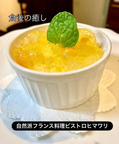 「はちみつのババロアと柑橘のジュレ」
ハチミツの優しい香りと甘み、
柔らかいババロアに癒されて下さい
柑橘のジュレがババロアの優しさを引き立てます。
お腹いっぱいの食後にも優しいデザートです。
ヒマワリのお料理でホッとして元気になって頂けますように！
お会いするのを楽しみにしています

#ビストロヒマワリ
#フレンチビストロ　
#自然派フレンチ
#オーガニック
#添加物不使用

自然派フランス料理
ビストロ ヒマワリ 
078-856-8789
@bistro.himawari
 
住所
神戸市灘区深田町3丁目1-29
TEL 078 856 8789
 
JR神戸線 六甲道駅から徒歩3分
阪急六甲駅から徒歩約13分
阪神新在家駅から 徒歩9分
 
WEB SITEで
オンライン予約が出来ます
https://bistrohimawari.owst.jp/

「ただ食べるだけ」で本来の体にもどしてくれるお惣菜の通販「 ナチュラビロジー★クック」
https://cook.kvestbeam.co.jp/
でも
お料理を販売中！

ご来店の場合は　なるべくお電話でご確認下さいませ。

営業時間
昼  11時30分〜14時30分ラストオーダー
夜  17時30分〜21時ラストオーダー
定休日 水曜日、木曜日