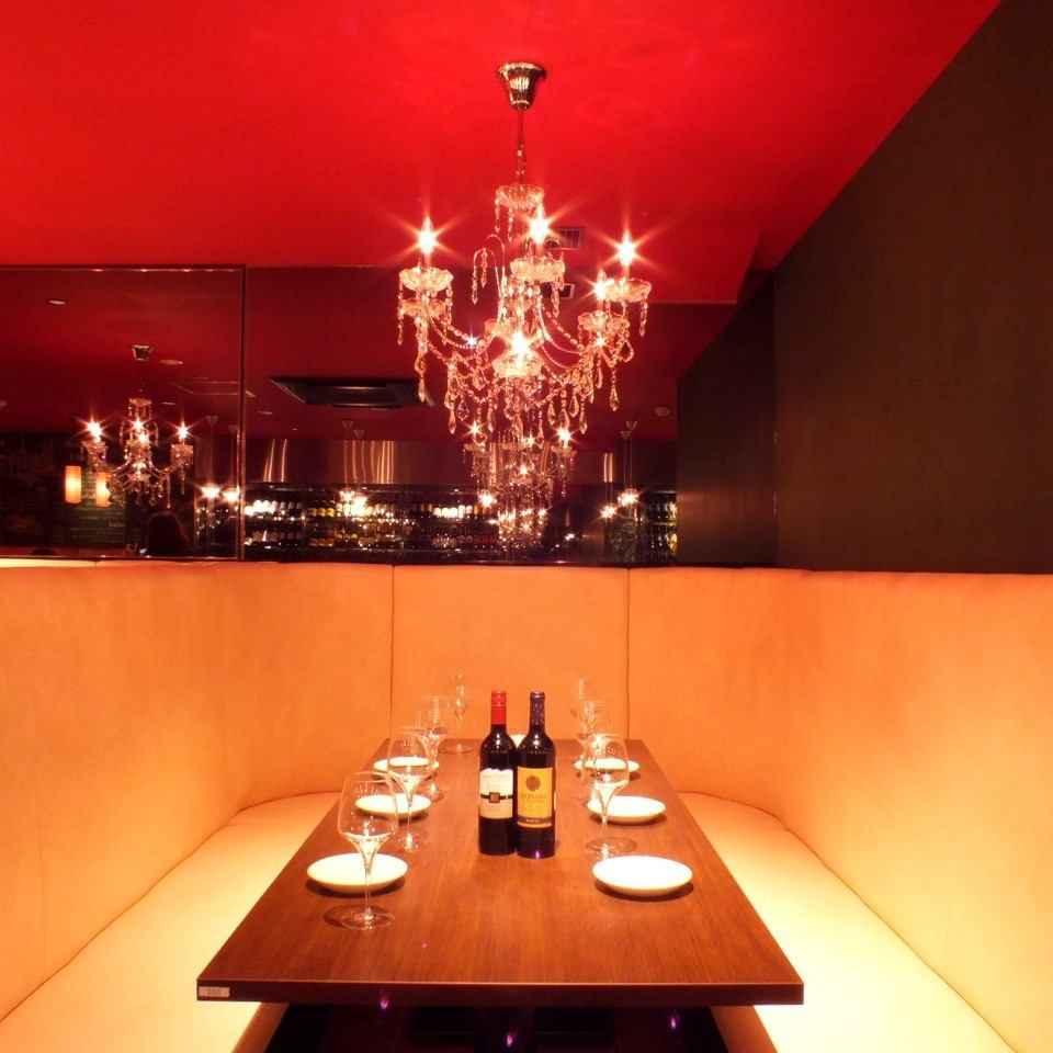 Complete private rooms are also available ♪ There are stylish private rooms with sparkling chandeliers!