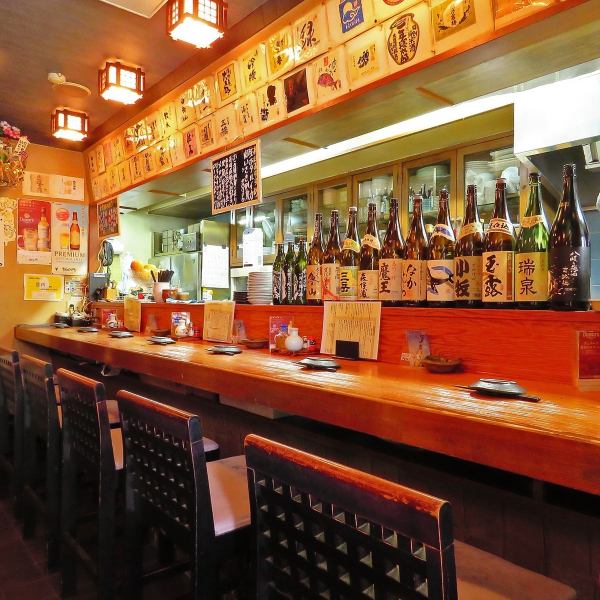 [Counter seat] One person is very welcome ♪ When you want to drink alone by your way home from work, by all means at the calm counter of "Igossoso" ♪ Attention lumber counter can be relaxed in a spacious space .Please feel free to come ☆