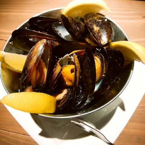 ムール貝のバケツ盛り(ベルギー料理)