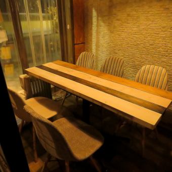 2名様、4名様、6名様、8名様、12名様、16名様、20名様など、人数に合わせて席配置変更も可能です！オーナー自ら心を込めて作製した感染症対策もバッチリです！安心してご利用ください♪