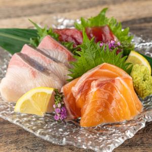 Assortment of 3 types of fresh fish sashimi delivered directly from the farm