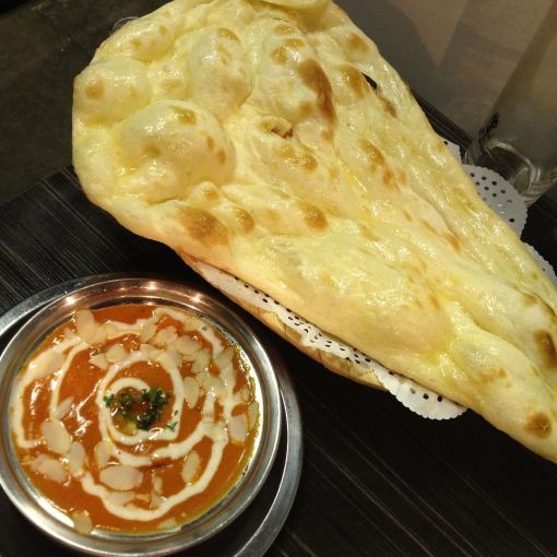 [Choose from 5 types of curry!] Garlic naan set 1,650 yen