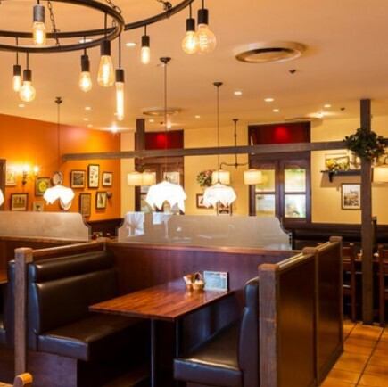 【席数100席　コース3000円～】銀座並木通りに創業し、100周年を迎える。銀座で洋食といえば三笠会館と呼ばれるほど、現在まで親しまれている味が聖蹟桜ヶ丘で味わえます。店内はモダンで洒落た空間で100年の歴史の中で磨かれた、伝統の味をお楽しみください。