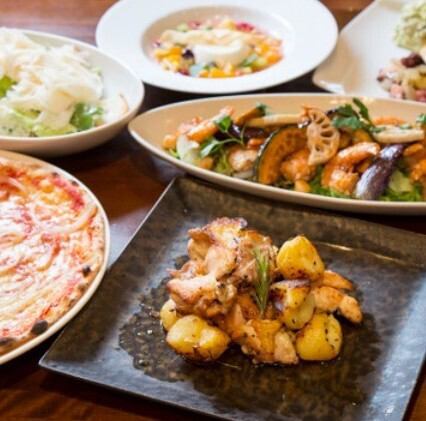 【2 시간 음료 무제한 포함 모두 공유 코스】 캐주얼 쉐어 플랜