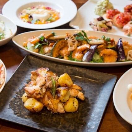 臨場感あるオープンキッチン！お洒落でモダンな空間でランチ♪