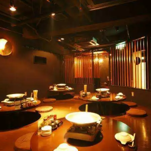 [Seats suitable for banquets] Sunken kotatsu seats with 4 tables for 5 people.Please put your feet down and enjoy the food and alcohol in a relaxed and comfortable state.