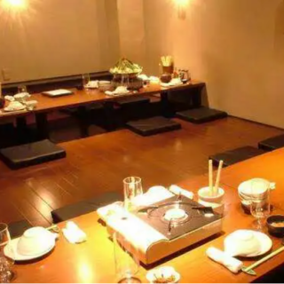 [Banquet private room] A table private room that can be used by 8 to 16 people.We have 2 tables for 10 people and 6 people.Please use it with your close friends and company colleagues.