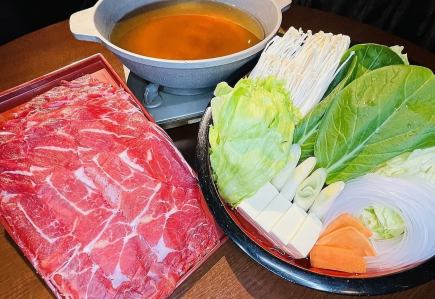 马肉涮锅+马肉生鱼片或马肉寿喜烧套餐110分钟，含无限畅饮6,600日元（含税）*需要预约。