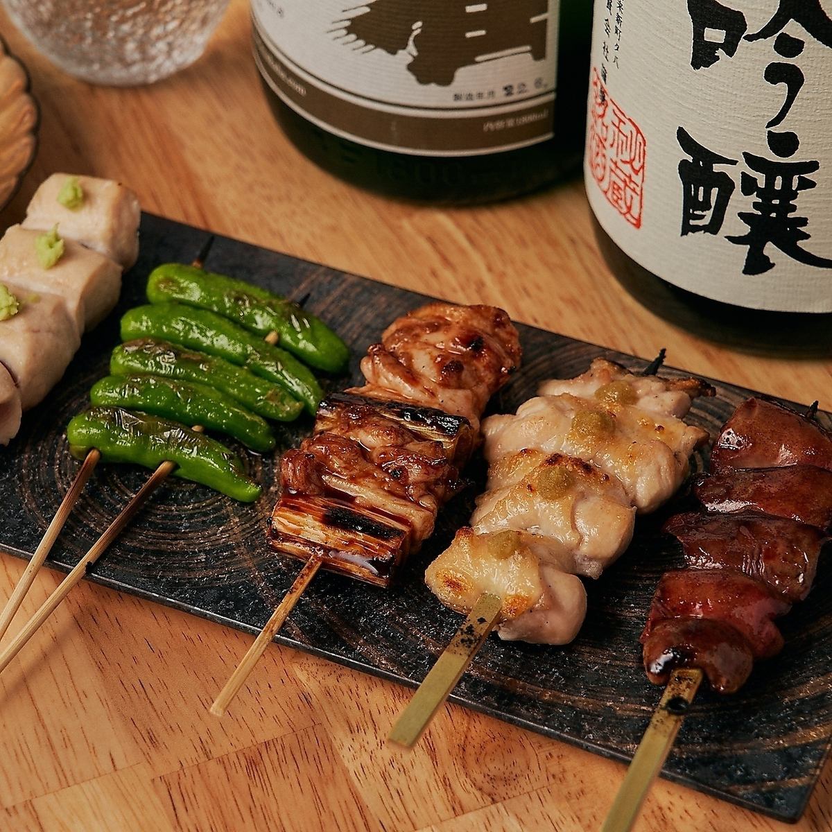 Be sure to enjoy our yakitori, which is made with great care, from how it's grilled, how it's cut, to how it's skewered.