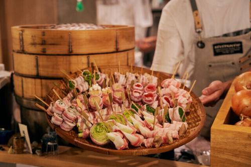 Pork belly is rolled up and steamed.