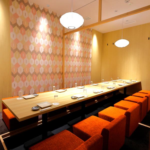 和モダンな落ち着いた雰囲気。京都駅より徒歩1分と交通アクセス抜群の駅チカ居酒屋ですので、各種宴会・飲み会にも是非ご利用ください！豊かな日本の四季を食す喜びと語らう愉しみを体感してください♪