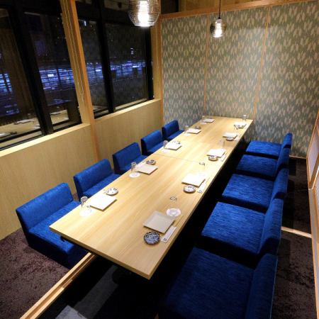 【10名様個室】様々なシーンにご利用可能な完全個室を完備♪また、誕生日や記念日など、お祝いの席にホールケーキや花束などサプライズの手配も承っております。ご希望がございましたらお気軽にご相談ください。