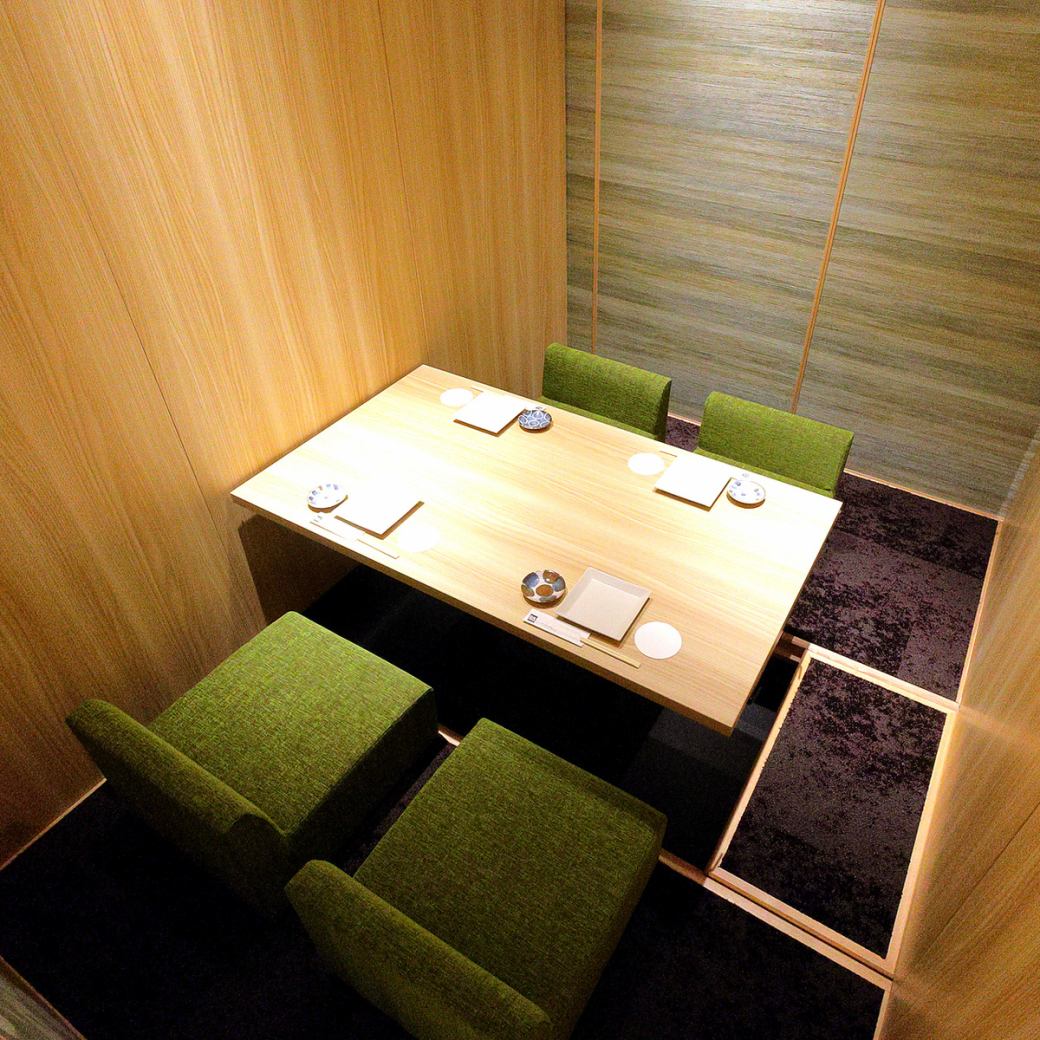 デートは誰にも邪魔されない個室が◎少人数様用の個室も充実！