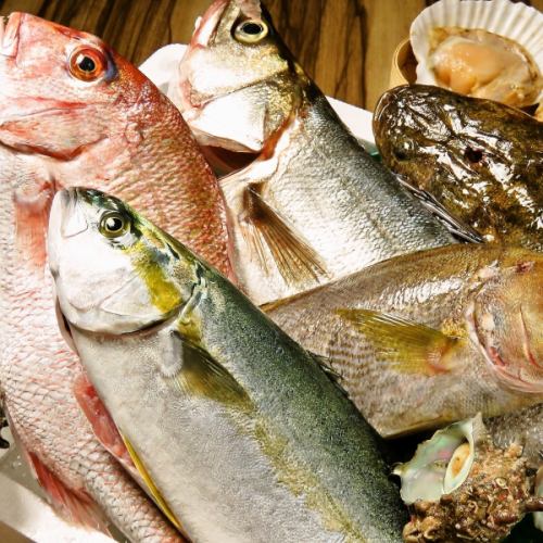 Fresh fish directly on the market are cooked in various recipes ...
