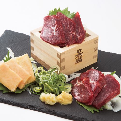 Assortment of 3 fresh horse sashimi (lean meat / mane / string)