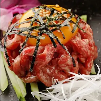 和牛炙りロースのユッケ仕立て