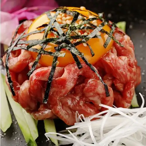 和牛炙りロースのユッケ仕立て