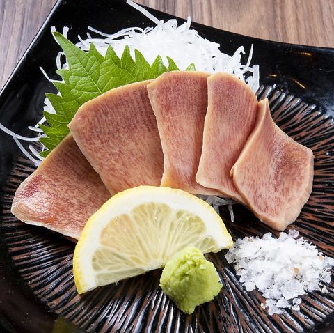 A rare part, full of sashimi of Toro beef tongue