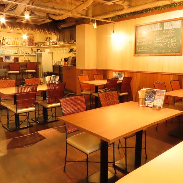貸切は20名様～最大40名様まで、立食時は50名様までOK！スクリーン、DVDなどの設備も完備しております・・・