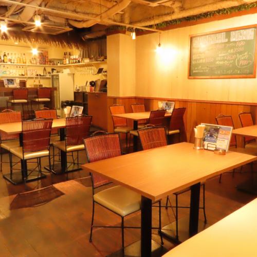 わいわいOK！アサードで楽しい飲み会をしませんか？テーブル席、カウンター席、ソファー席などシーンに合わせてどうぞ！【女子会・誕生日・記念日・サプライズ・貸切・結婚式二次会・飲み放題・合コン・肉・居酒屋・天神・大名】