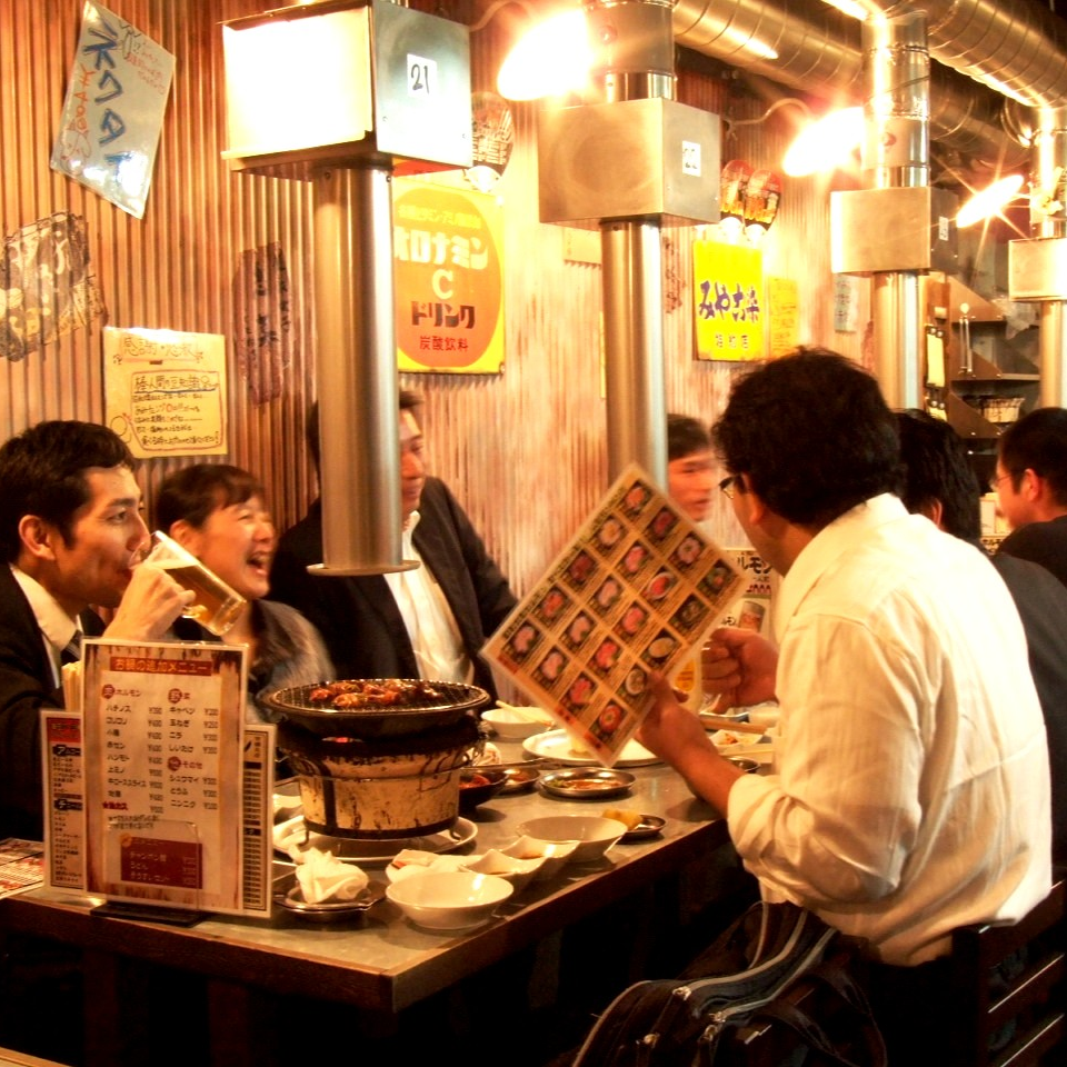 最大90名様まで宴会可能です。昔懐かしい寛ぎ空間で焼肉を満喫！