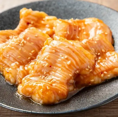 京橋のホルモン焼肉★昭和ホルモン名物『幻のてっちゃん』！脂の甘みと特製タレがお酒に合いすぎる◎