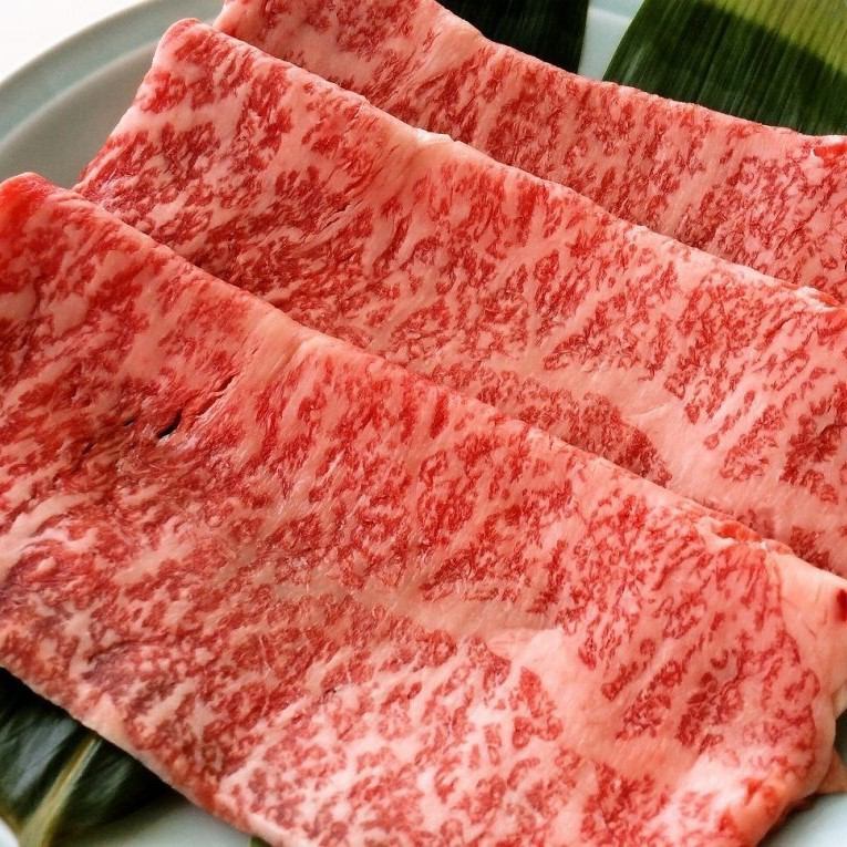 A5 rank Japanese black beef is carefully selected and received from all over the country every day.