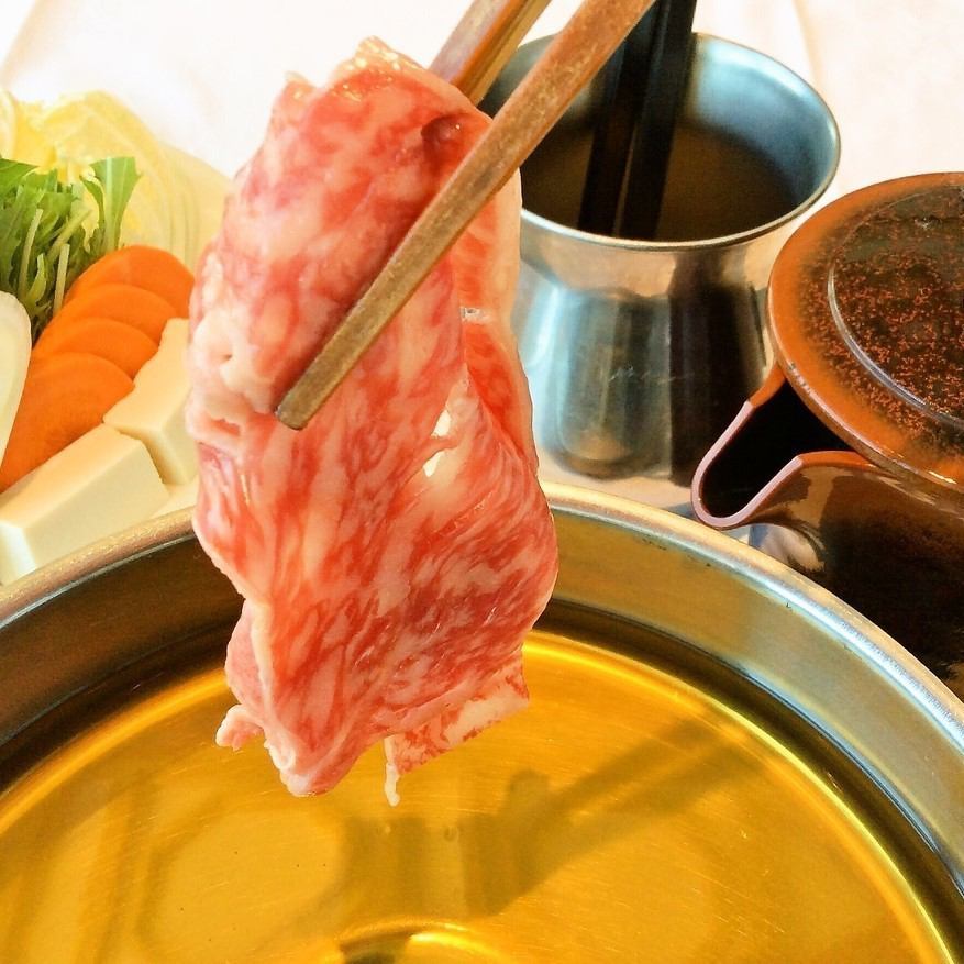 You can choose "Shabu-shabu" or "Sukiyaki" of A5 rank Japanese black beef for each course.