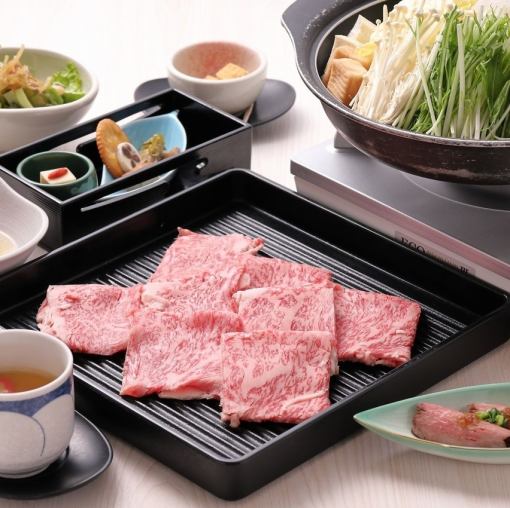 【松阪牛肩肉180克涮涮锅套餐】包含5种开胃菜、自制烤牛肉寿司等。