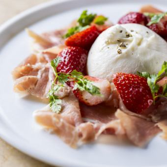 Burrata cheese with prosciutto and seasonal fruits
