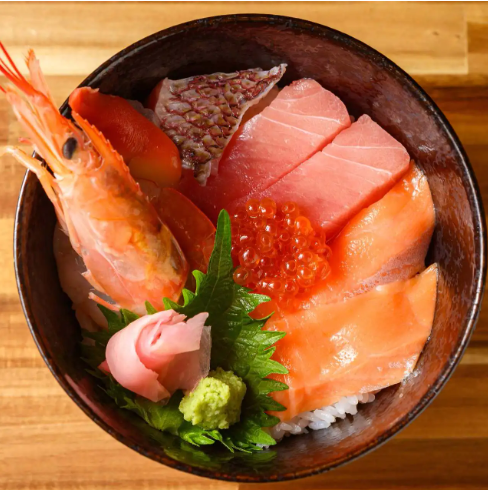 Bowl of rice topped with sashimi