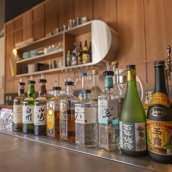 カウンター席や少人数向けのコンパクトなテーブル席は、落ち着きがありプライベート感を重視したつくり◎オープンキッチンの迫力を間近で見ながら、美味しい料理と共に心地よい時間を過ごせます☆女性同士やお子様連れにも人気の空間で、幅広いシーンに対応可能な工夫が施されています！