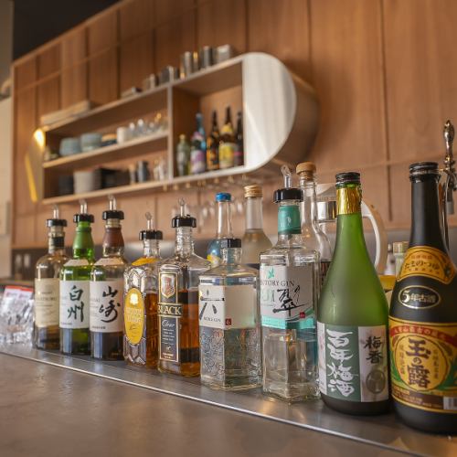 <p>カウンター席や少人数向けのコンパクトなテーブル席は、落ち着きがありプライベート感を重視したつくり◎オープンキッチンの迫力を間近で見ながら、美味しい料理と共に心地よい時間を過ごせます☆女性同士やお子様連れにも人気の空間で、幅広いシーンに対応可能な工夫が施されています！</p>