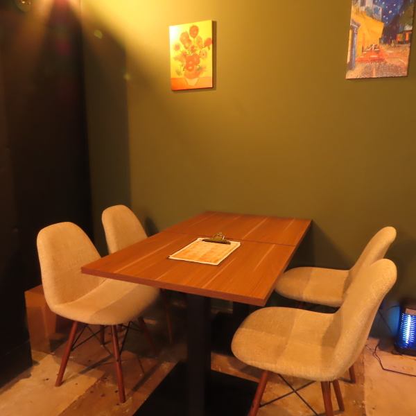 プライベートな飲み会やデート、記念日、会食にも最適な完全個室もご用意しております！周りが気にならないプライベートな空間で、美味しい料理と美味しいお酒、仲間とのおしゃべりを心ゆくまでお楽しみいただけます♪2名～6名様まで着席可能なため、多彩なシーンでご利用いただけます。(準備中こためご予約いただけません)