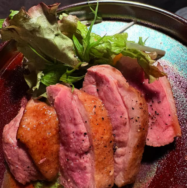 一晩かけて仕込んだ鶏肉を軽快に楽しめる『鶏のフリット』