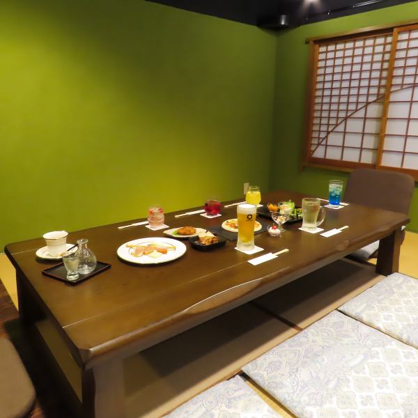 [◇Rental Space◇] We have rental space (private rooms) available for large groups of up to 12 people.It is a Japanese-style room with a sunken kotatsu table, creating a relaxing Japanese atmosphere.The sunken kotatsu can be buried or used flat depending on your needs.We also accept same-day reservations and hourly reservations.