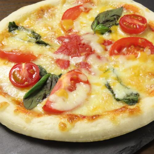 [◇Special dish◇] Handmade double tomato basil pizza made with plenty of fresh tomatoes