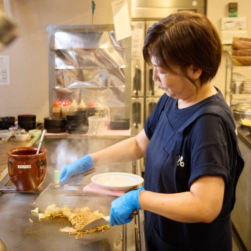 철판을 살린 일품 메뉴의 여러가지! 술과의 궁합 발군◎