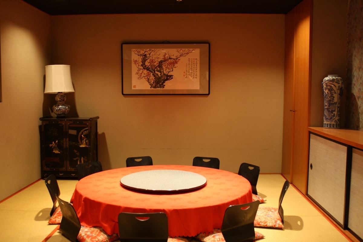 お座敷タイプの個室席。友人とのお食事会や会食などご宴会に最適