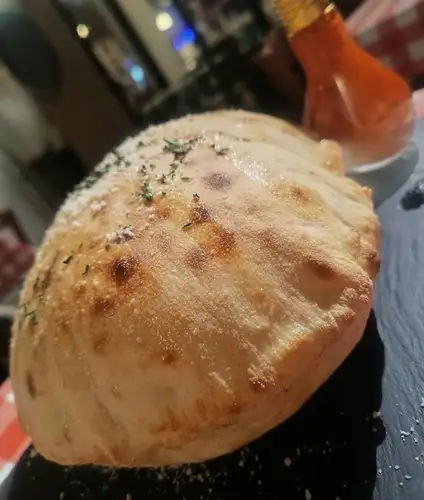 用柴火烤炉烤制的披萨最好吃。