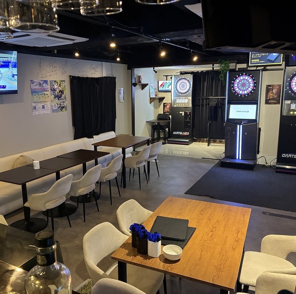 明るい店内の居心地の良いダーツバー！BARのみのご利用もウェルカムです♪