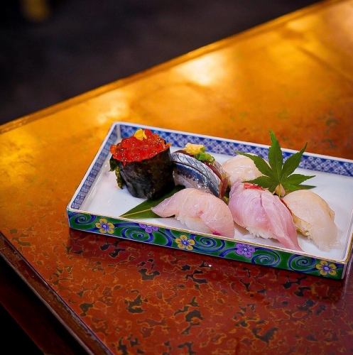 6 or 10 pieces of sushi