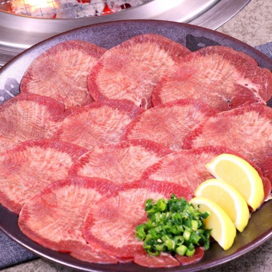 Close to Kaku Station ★ Parking available! All-you-can-eat yakiniku and sushi deals available!