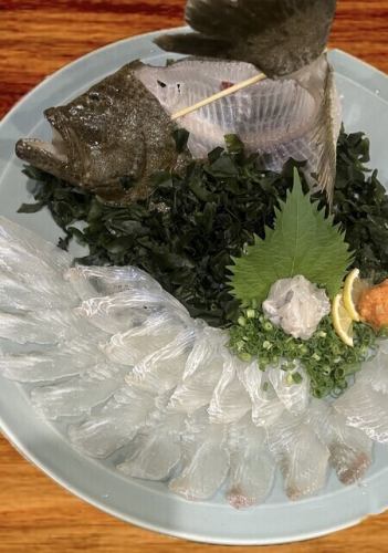 Enjoy fresh seafood and local sake ◎