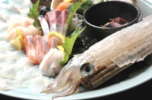 Enjoy the fresh taste of "Live-made spear squid from Yobuko"